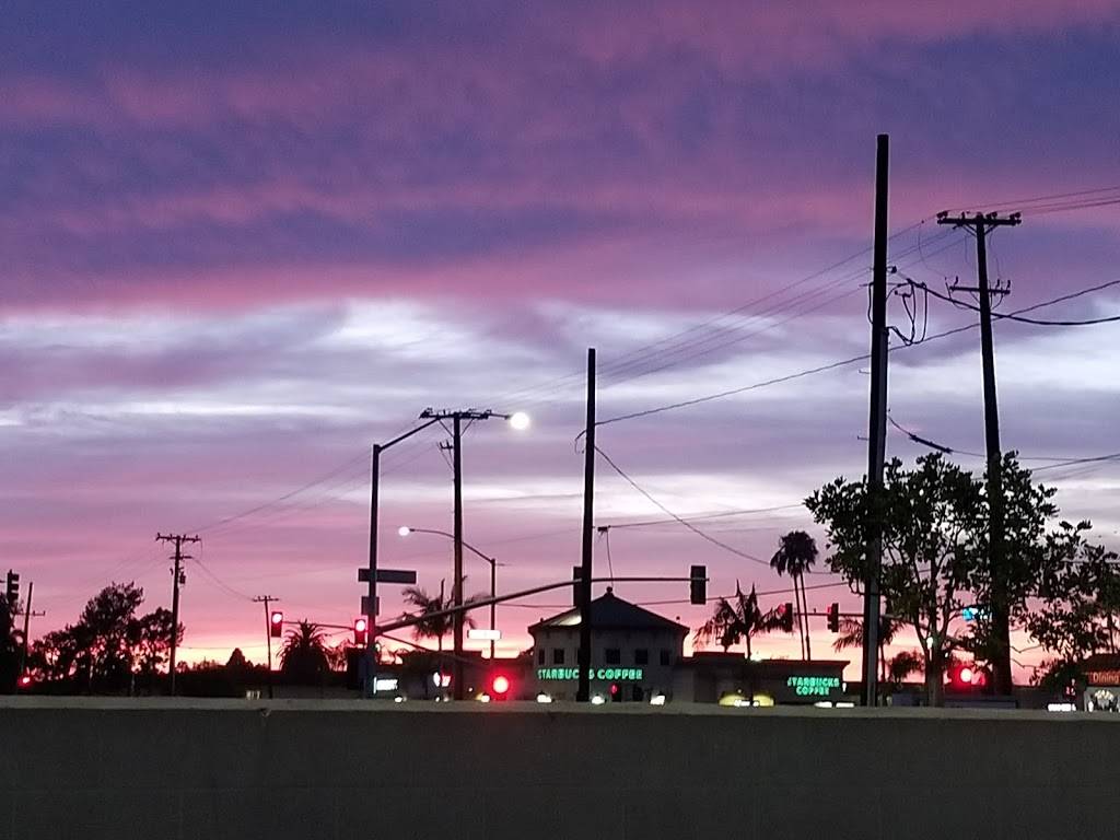 Hy Roy Lounge | restaurant | 5050 Heil Ave, Huntington Beach, CA 92649, USA | 7148469750 OR +1 714-846-9750