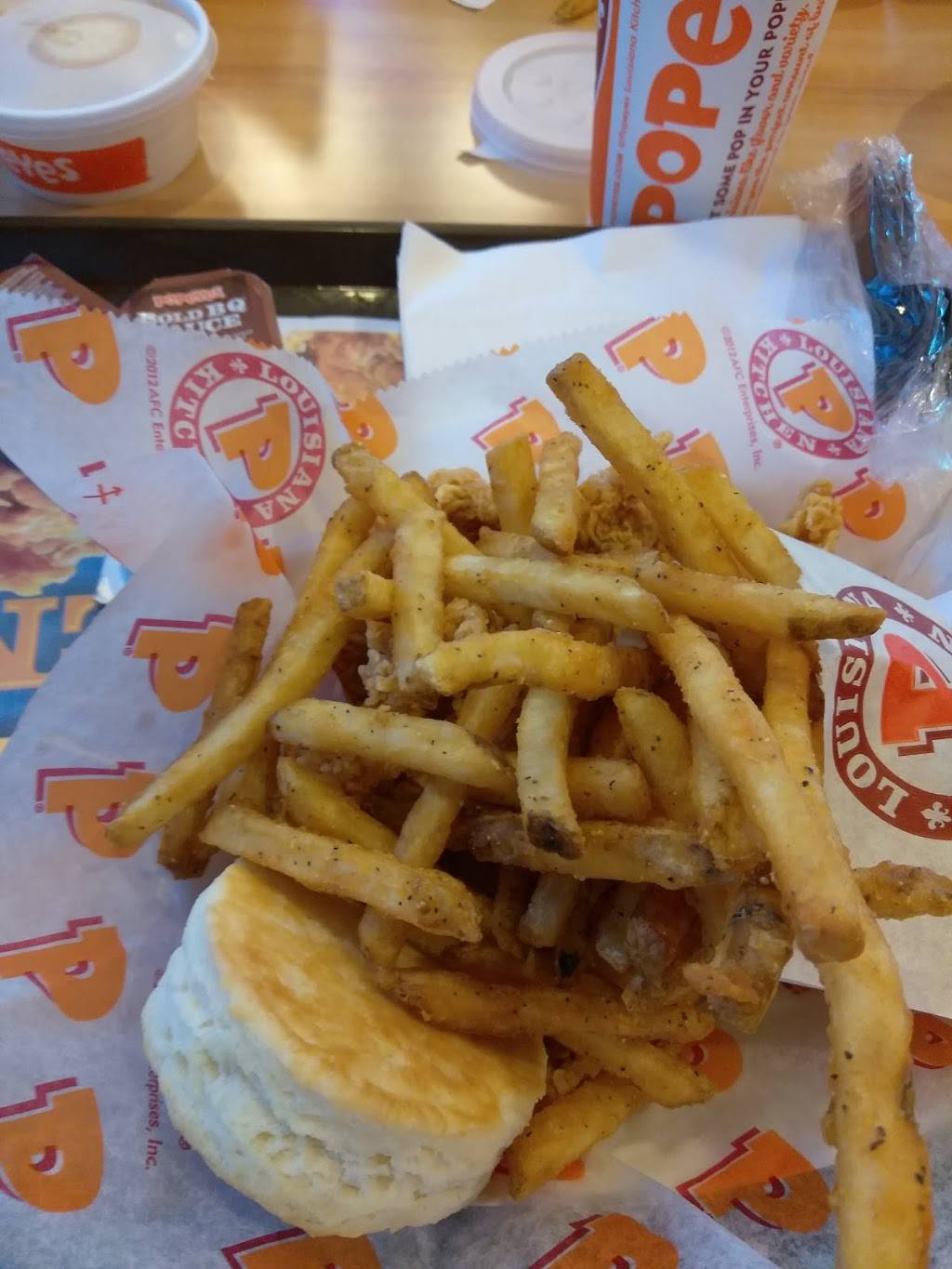 Popeyes Louisiana Kitchen | restaurant | 753 Memorial Dr, Chicopee, MA 01020, USA | 4135933088 OR +1 413-593-3088