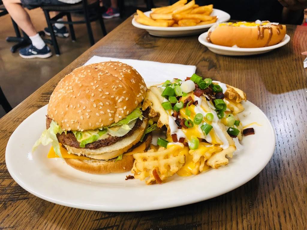 Chili Mustard Onions | restaurant | 3411 Brush St, Detroit, MI 48201, USA | 3134624949 OR +1 313-462-4949