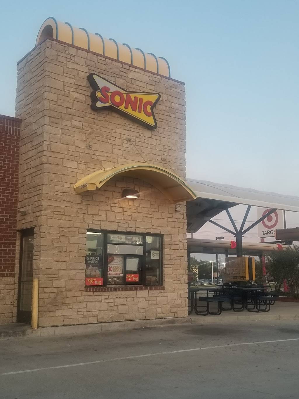 Sonic Drive-In | restaurant | 4763 S 27th St, Greenfield, WI 53221, USA | 4142829810 OR +1 414-282-9810