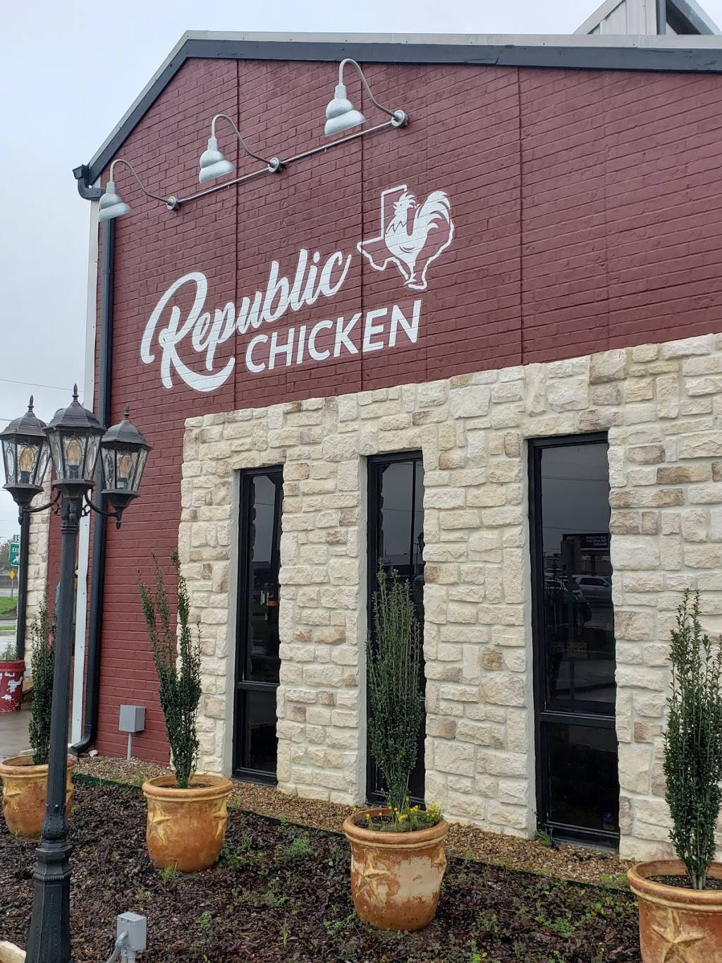 Republic Chicken | restaurant | 1990 Interstate 10 Access Rd, Beaumont, TX 77707, USA | 4094979691 OR +1 409-497-9691