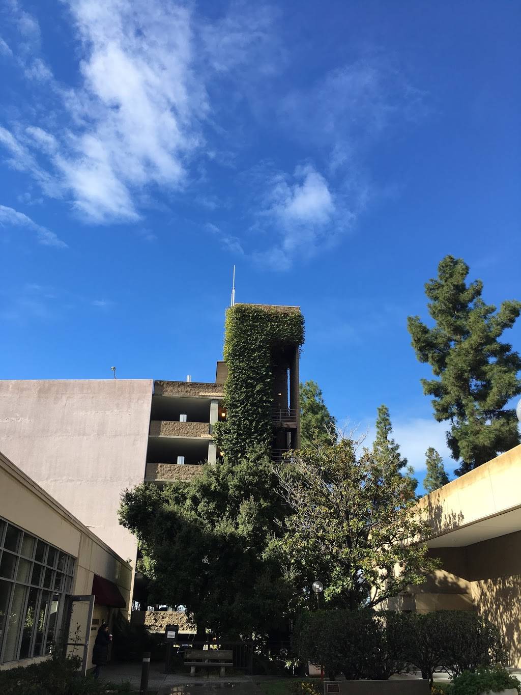 HSC Marketplace | restaurant | Seaver Residence Hall, 1969 Zonal Ave, Los Angeles, CA 90089, USA | 3234421943 OR +1 323-442-1943