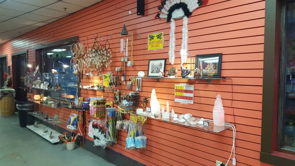 Wize Guyz Grille | restaurant | 68 Big Cove Rd #8, Cherokee, NC 28719, USA | 8284972838 OR +1 828-497-2838