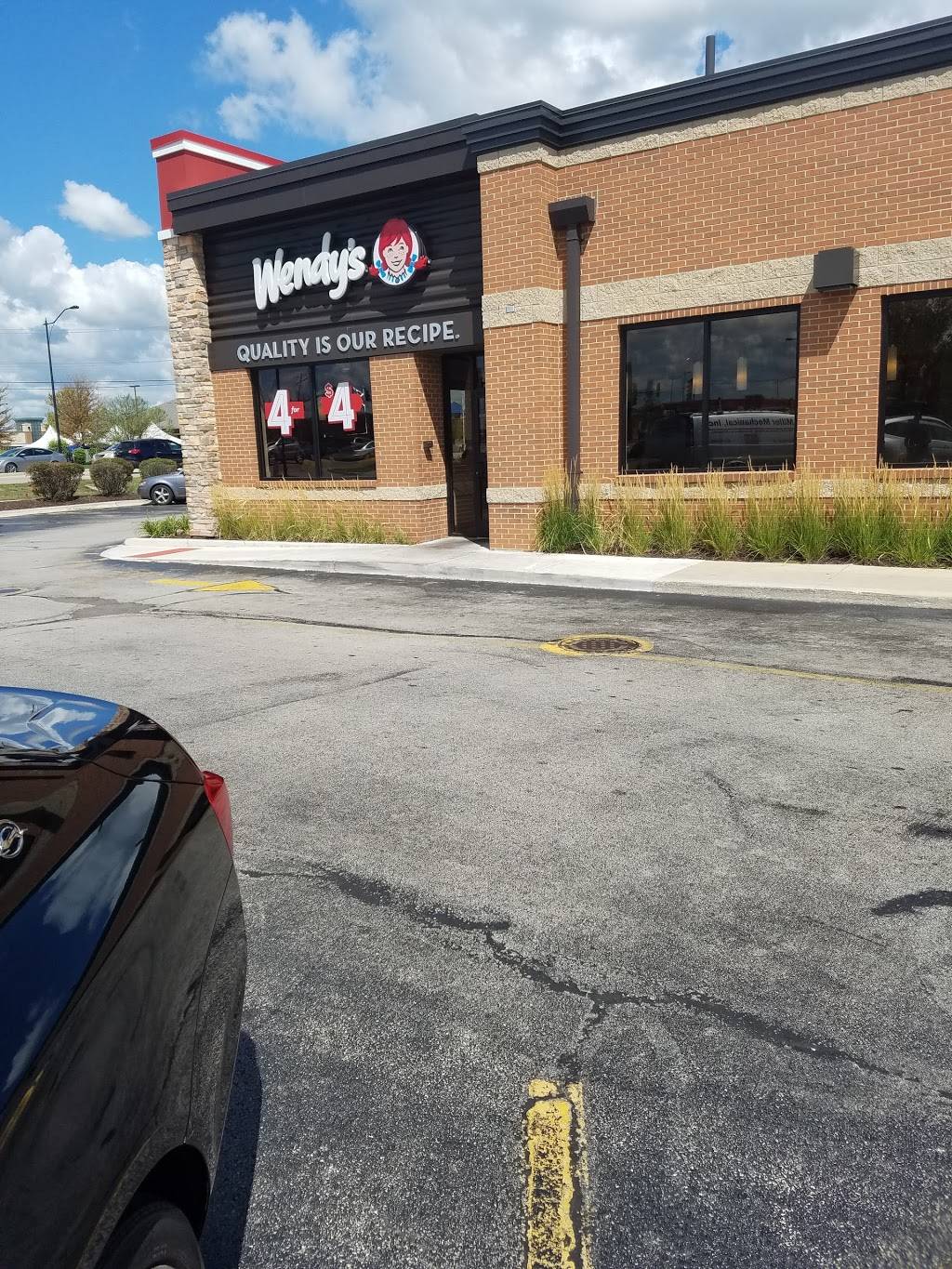 Wendys | restaurant | 940 Brook Forest Ave, Shorewood, IL 60404, USA | 8152544852 OR +1 815-254-4852
