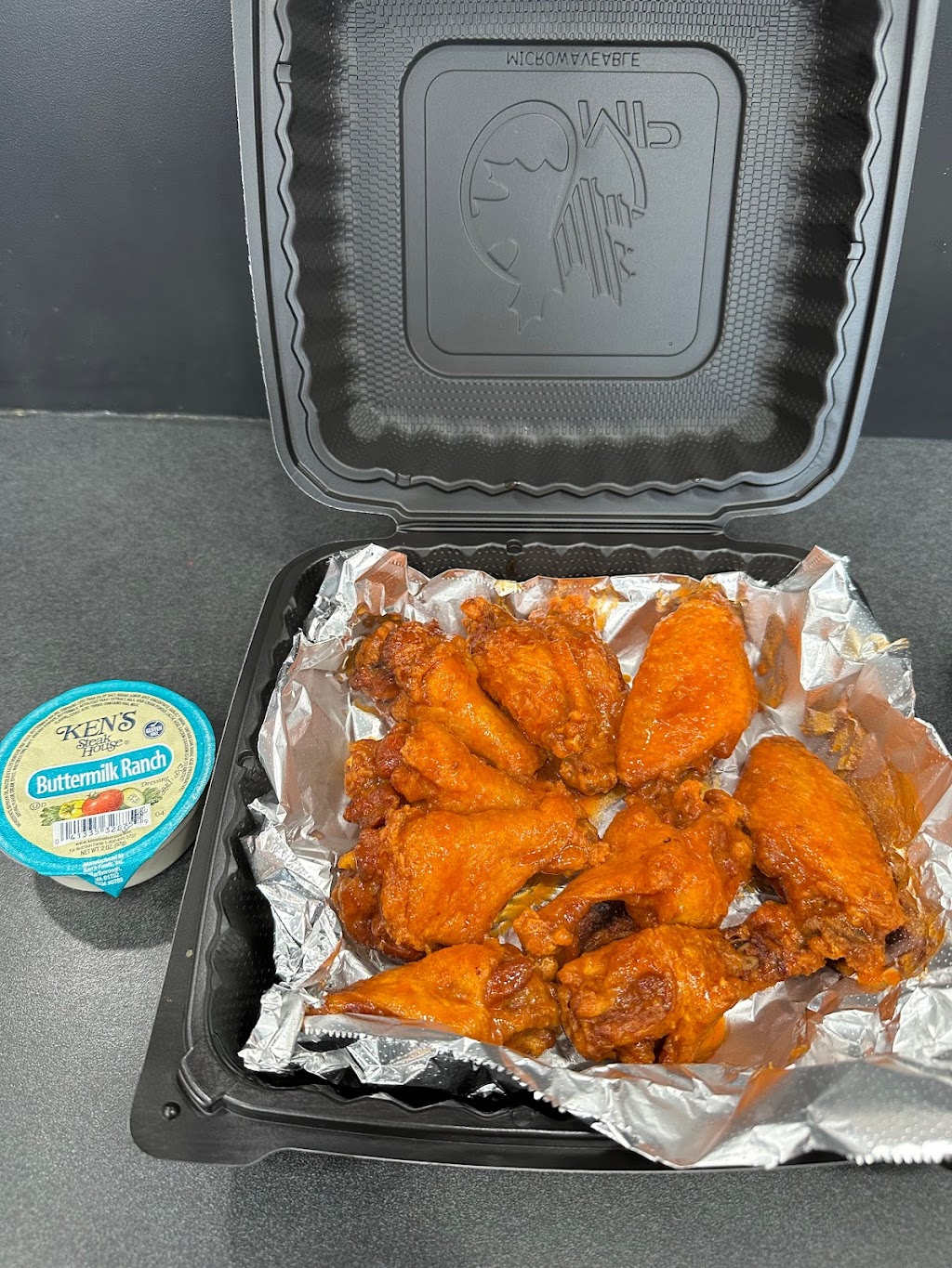 Buffalo Wing Kings | restaurant | 484 Elmwood Ave, Buffalo, NY 14222, USA | 7162481427 OR +1 716-248-1427