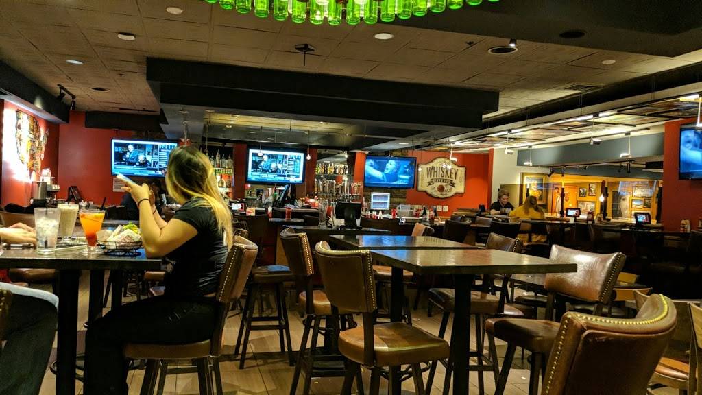 Red Robin Gourmet Burgers and Brews | restaurant | 950 Shaw Ave, Clovis, CA 93612, USA | 5592994500 OR +1 559-299-4500