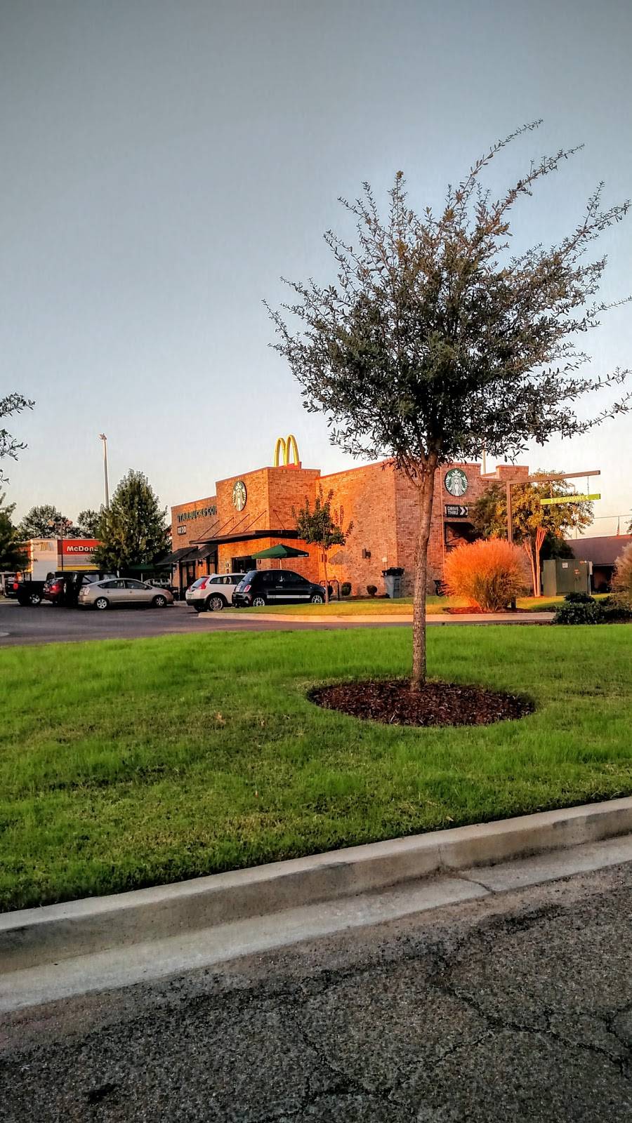 Starbucks | cafe | 600-1 MS-12 E, Starkville, MS 39759, USA | 6623237174 OR +1 662-323-7174