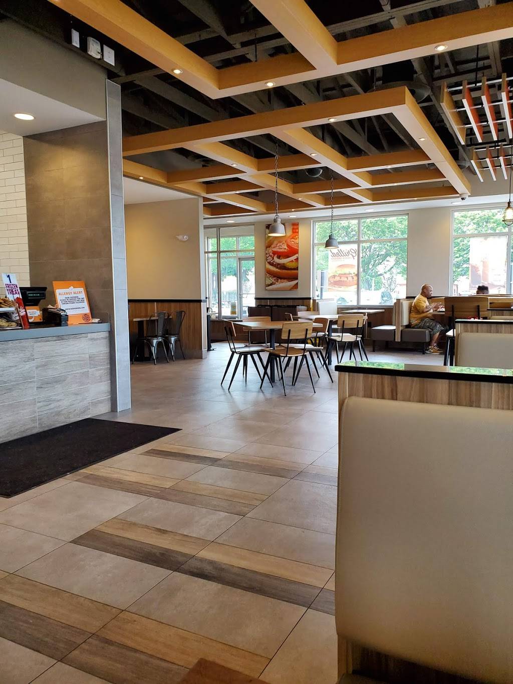 Burger King | restaurant | 3219 S 27th St, Milwaukee, WI 53215, USA | 4142102324 OR +1 414-210-2324