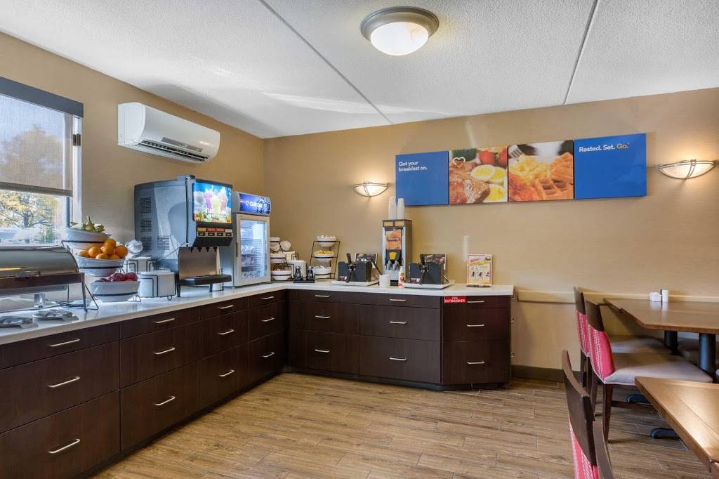 Comfort Inn | restaurant | 900 Morrissey Blvd, Boston, MA 02122, USA | 6172879200 OR +1 617-287-9200