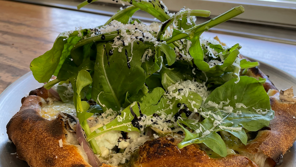 Boone Dog Pizza | restaurant | 171 E Main Ave, Sisters, OR 97759, USA | 5415882054 OR +1 541-588-2054