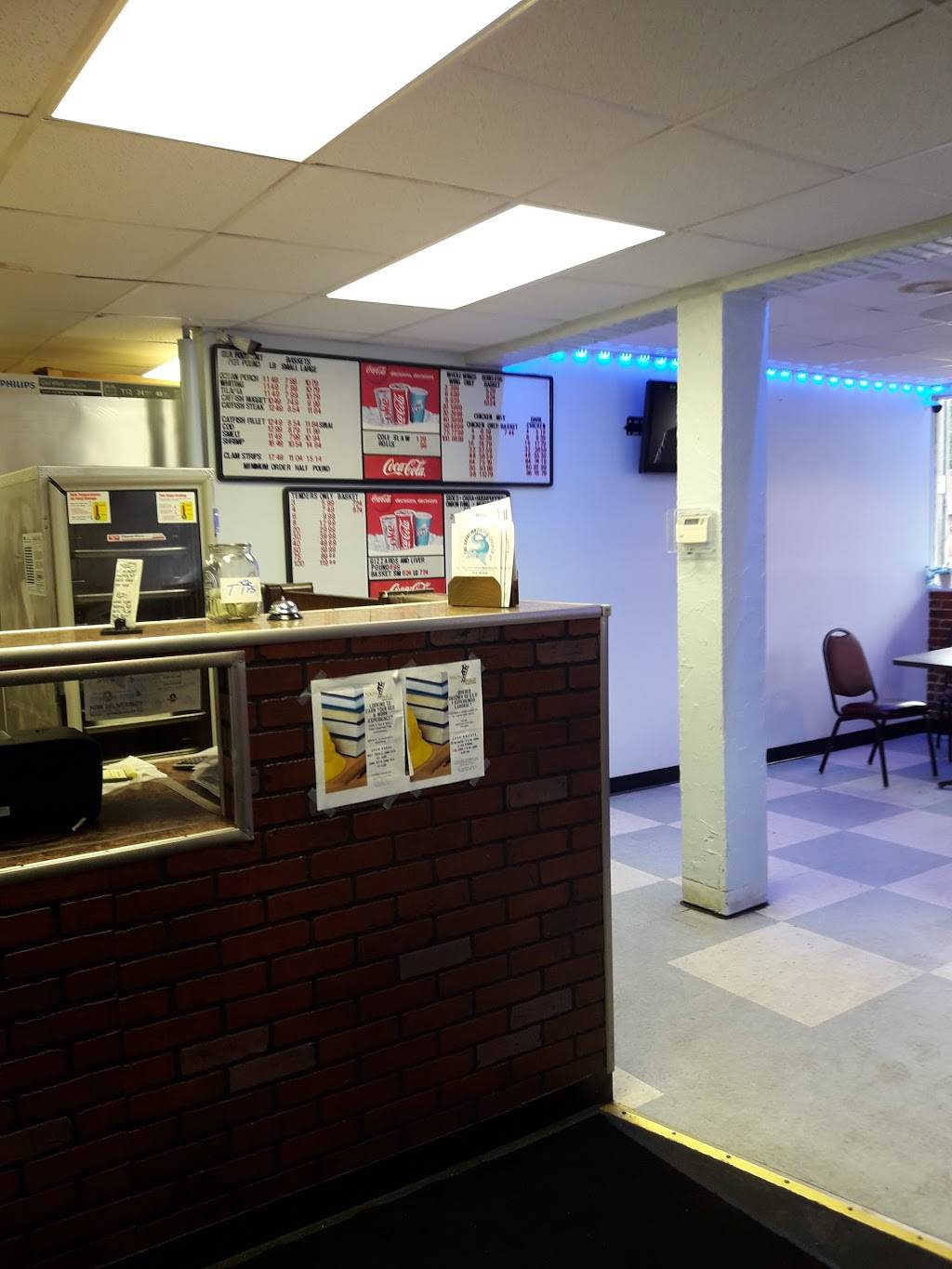 Great White Fish Chicken | restaurant | 4200 Kalamazoo Ave SE, Grand Rapids, MI 49508, USA | 6164522565 OR +1 616-452-2565