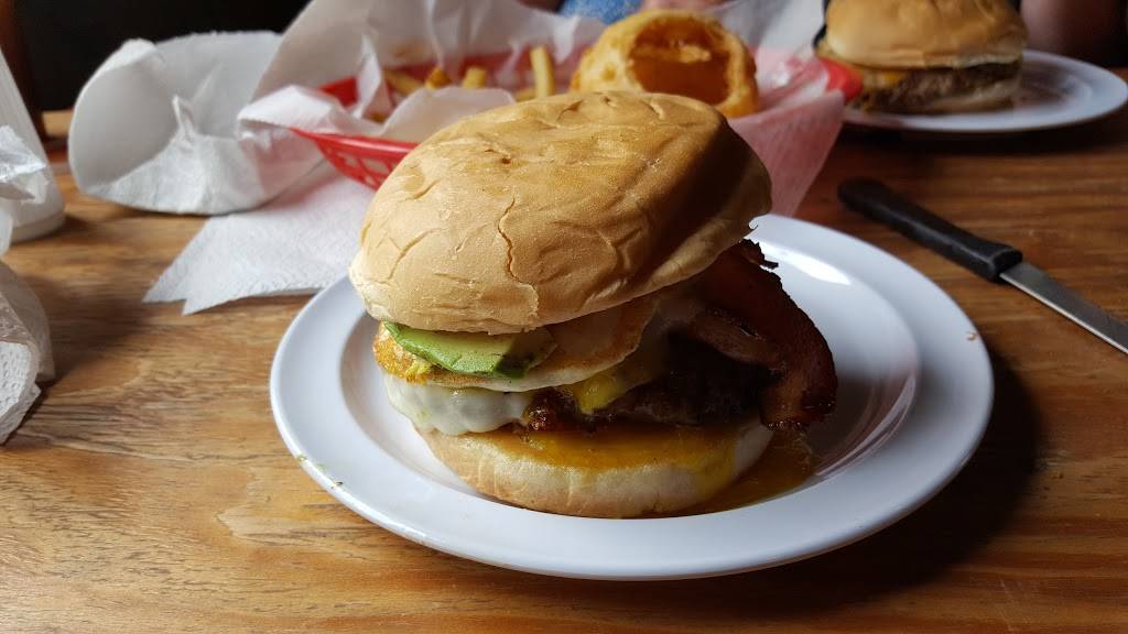 Stomps Burger Joint | restaurant | 3107 TX-146, Bacliff, TX 77518, USA | 2813390785 OR +1 281-339-0785