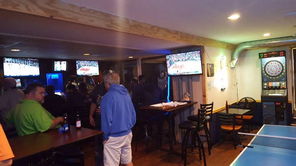 Arena Bar & Grill | restaurant | 5760 W Park Ave, St. Louis, MO 63110, USA | 3146467171 OR +1 314-646-7171