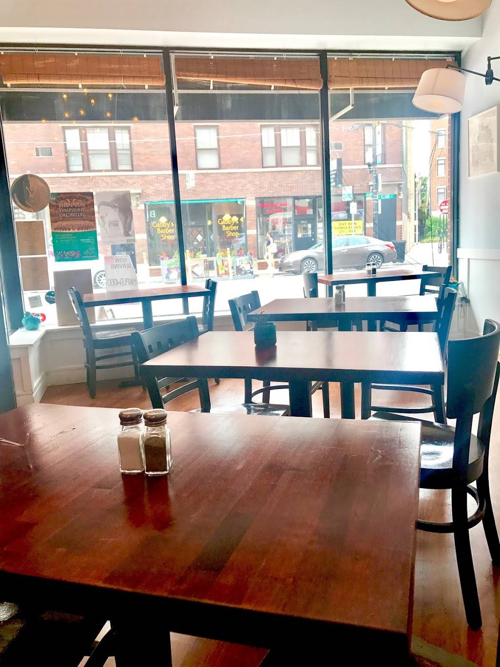 Bluebird | restaurant | 2863 N Clark St, Chicago, IL 60657, USA | 7736611531 OR +1 773-661-1531