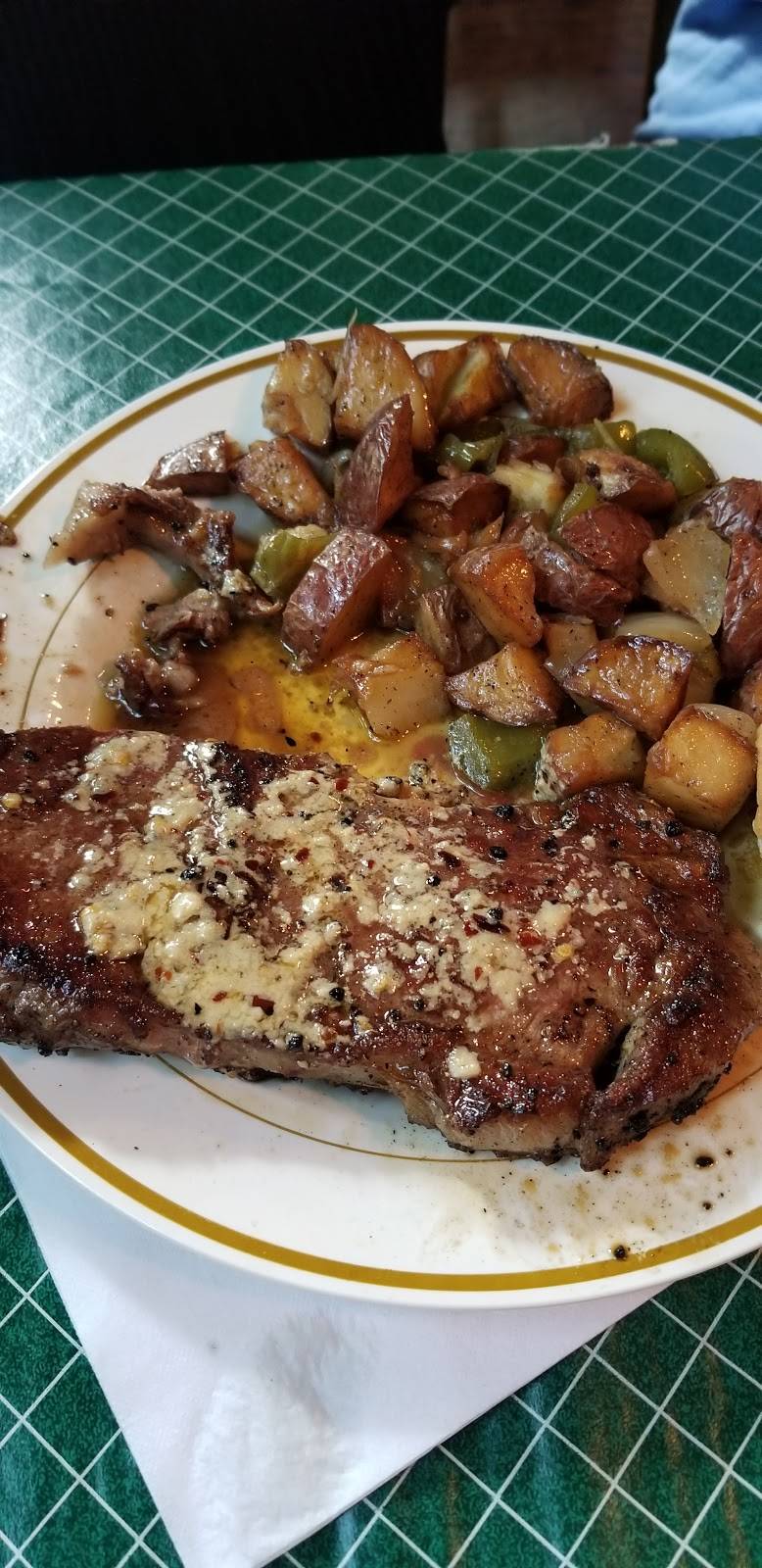 Tree House | restaurant | 723 North St W, Vidalia, GA 30474, USA | 9125371271 OR +1 912-537-1271