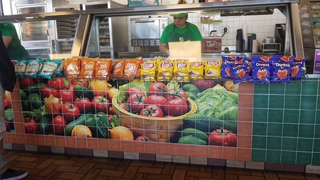 Subway | restaurant | 475 College Blvd, Oceanside, CA 92057, USA | 7609401094 OR +1 760-940-1094