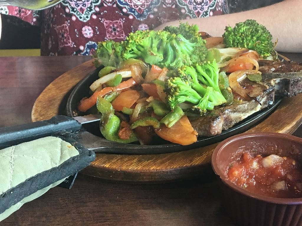 Maya | restaurant | 1240-1298 W Washington St, Pittsfield, IL 62363, USA | 2172854526 OR +1 217-285-4526