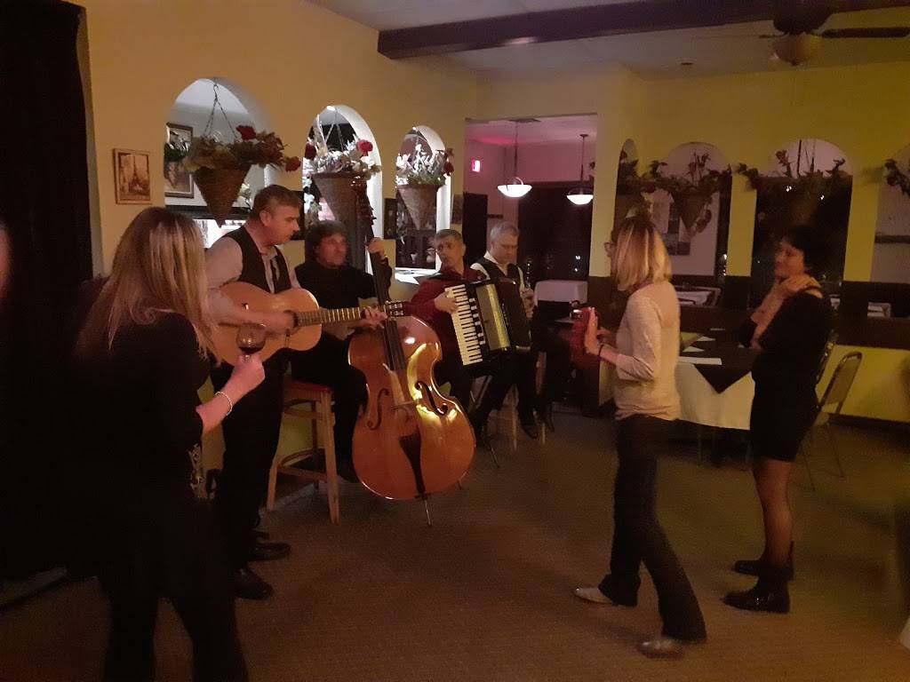 Ninas Bar & Grill | restaurant | 879 Westport Crescent, Mississauga, ON L5T 1E7, Canada | 9056708217 OR +1 905-670-8217