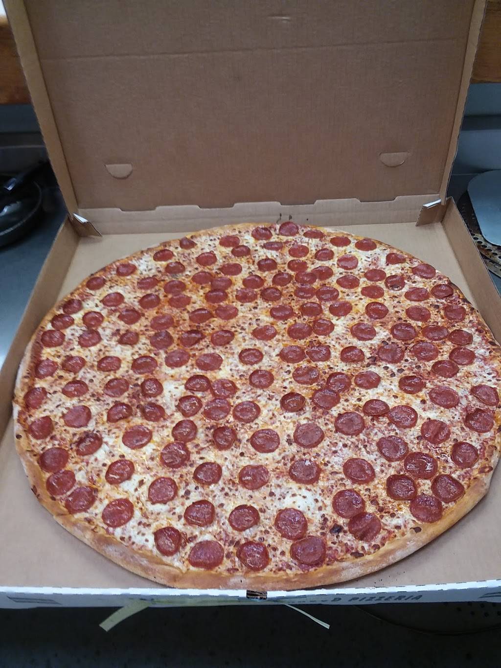 Monsters Pizza | restaurant | 637 Sand Ridge Rd, Hubert, NC 28539, USA | 9103268888 OR +1 910-326-8888