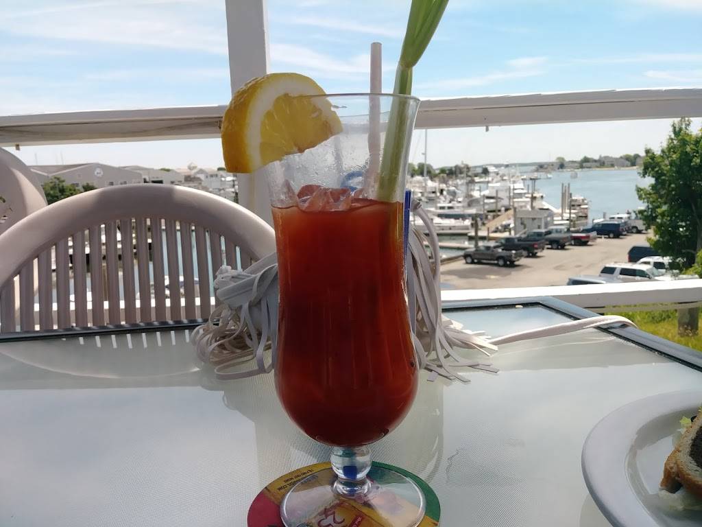 The Dockside Restsurant | restaurant | 110 School St, Hyannis, MA 02601, USA | 5088274355 OR +1 508-827-4355