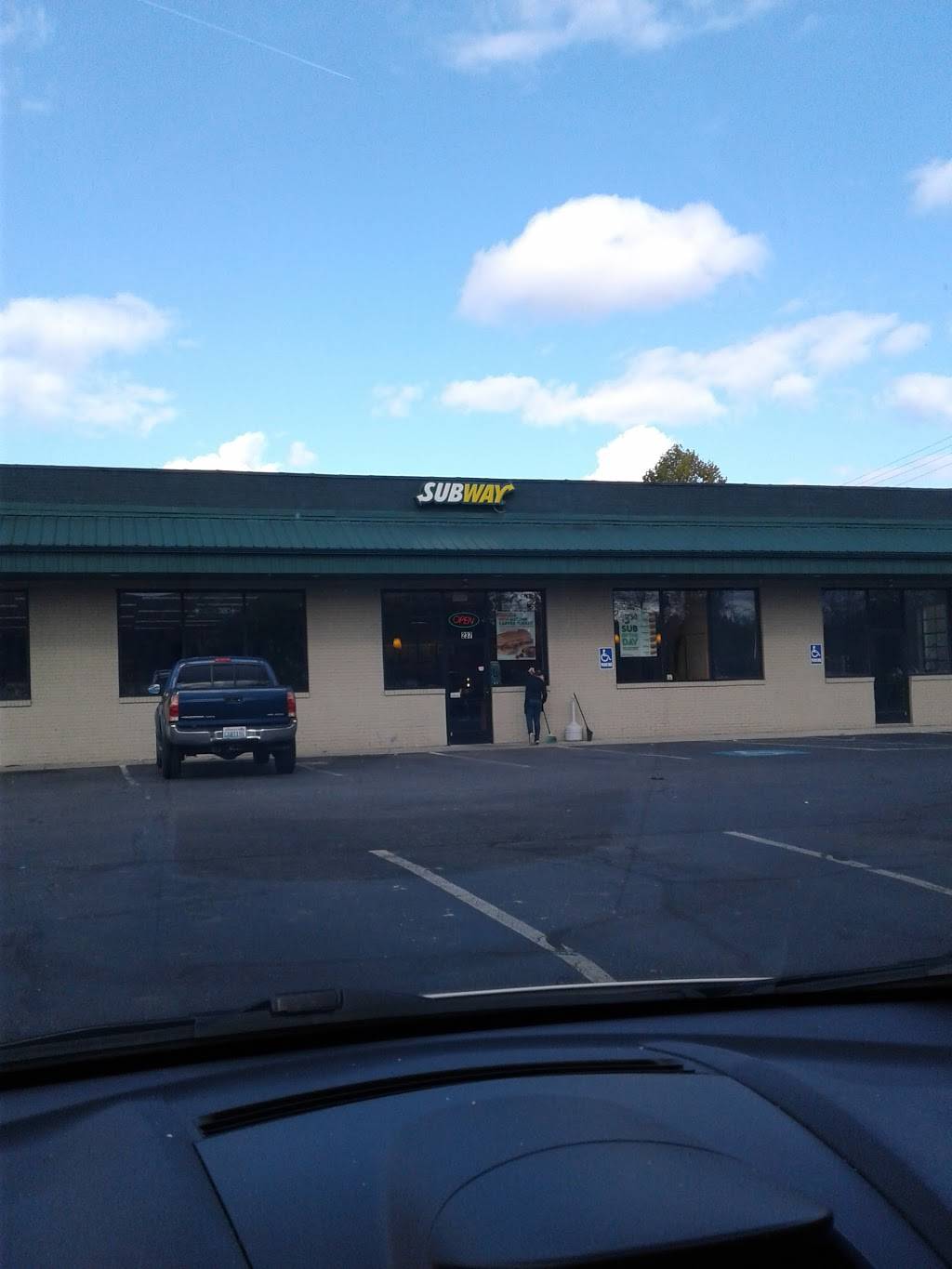Subway | restaurant | 237 N Main St, Niles, OH 44446, USA | 3306522238 OR +1 330-652-2238