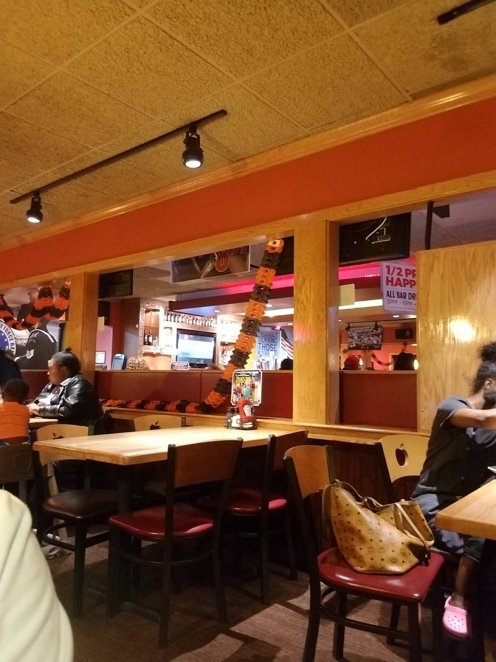Applebees Grill + Bar | restaurant | 3447 Donnell Dr, Forestville, MD 20747, USA | 3015167800 OR +1 301-516-7800