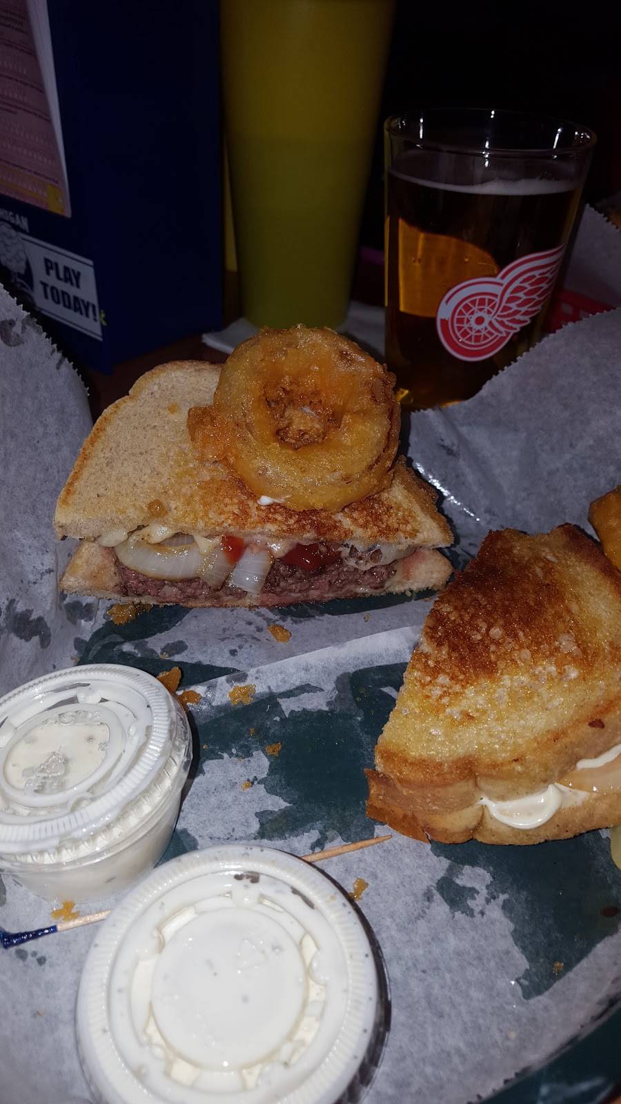 Shot Makers Sports Bar & Grill | restaurant | 12045 Dix Toledo Rd, Southgate, MI 48195, USA | 7342830005 OR +1 734-283-0005