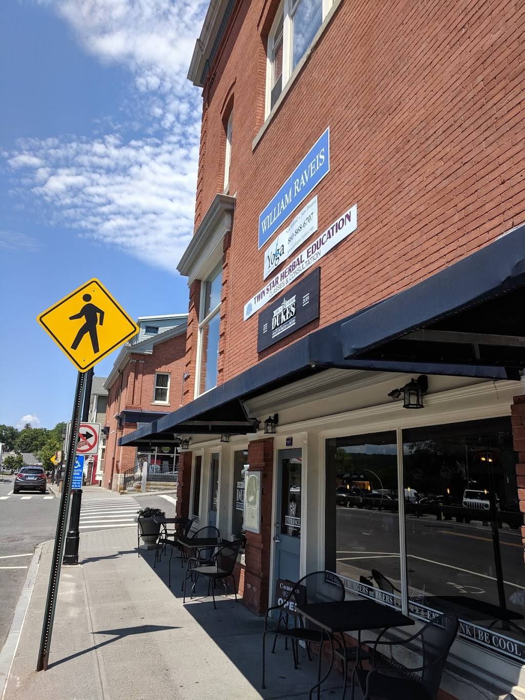 Cool Hand Dukes | restaurant | 30 Railroad St, New Milford, CT 06776, USA | 8607995400 OR +1 860-799-5400