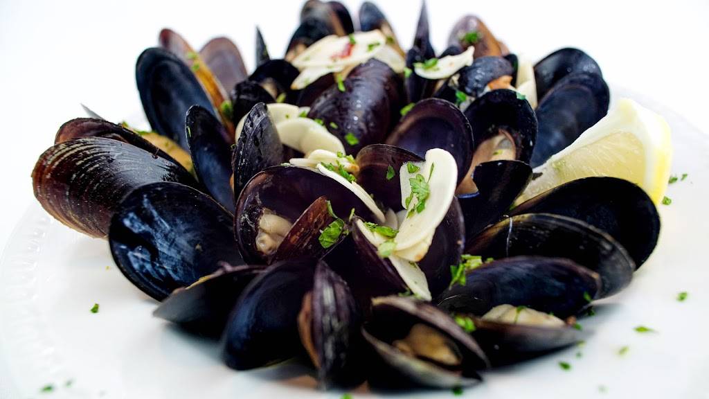 Anthonys On The Lake | restaurant | 22 Old Portion Rd, Lake Ronkonkoma, NY 11779, USA | 6319814242 OR +1 631-981-4242