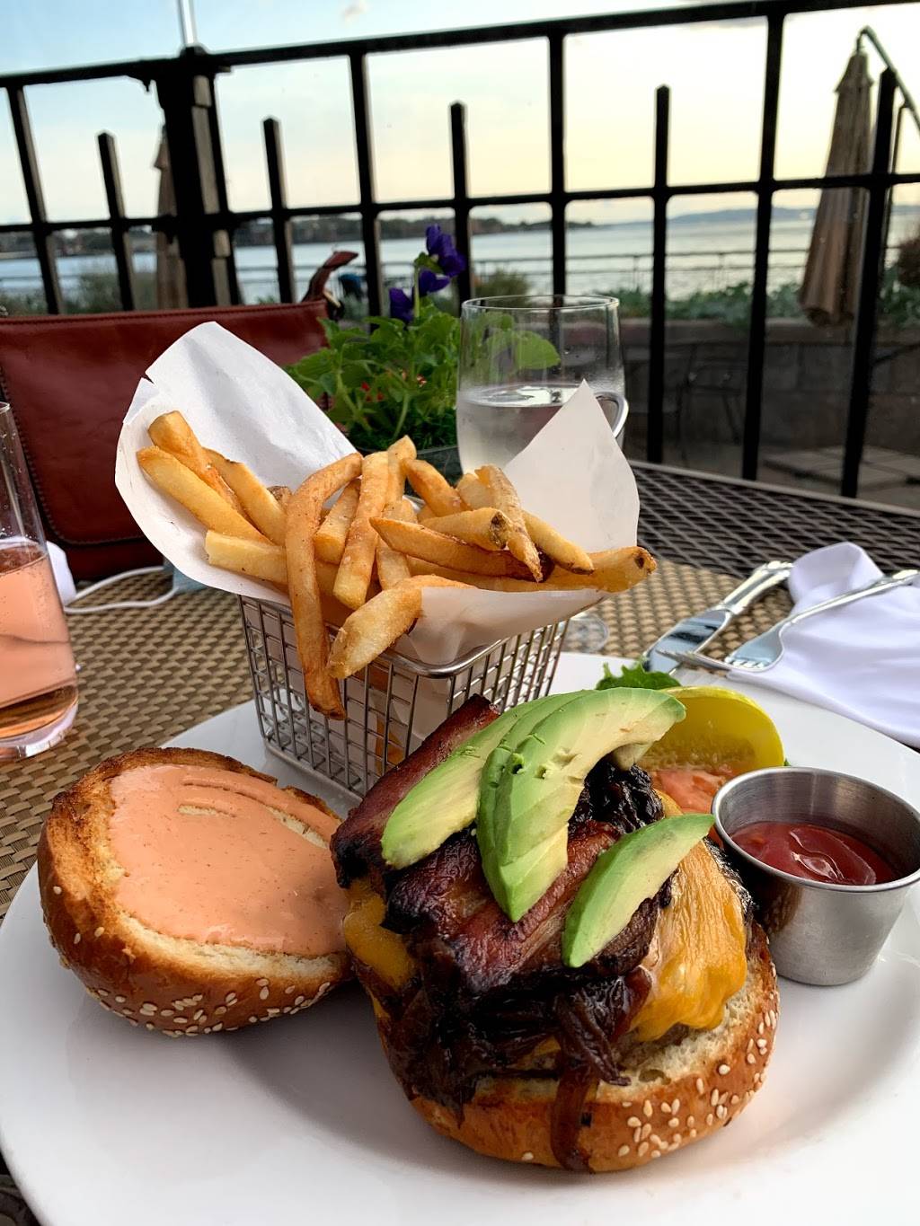 The View at Battery Park | restaurant | 1 Battery Pl, New York, NY 10004, USA | 2128095508 OR +1 212-809-5508