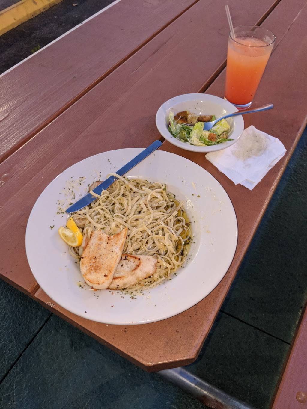 Beanies Bar & Sports Grill | restaurant | 2002 US-41, Ruskin, FL 33570, USA | 8136491700 OR +1 813-649-1700