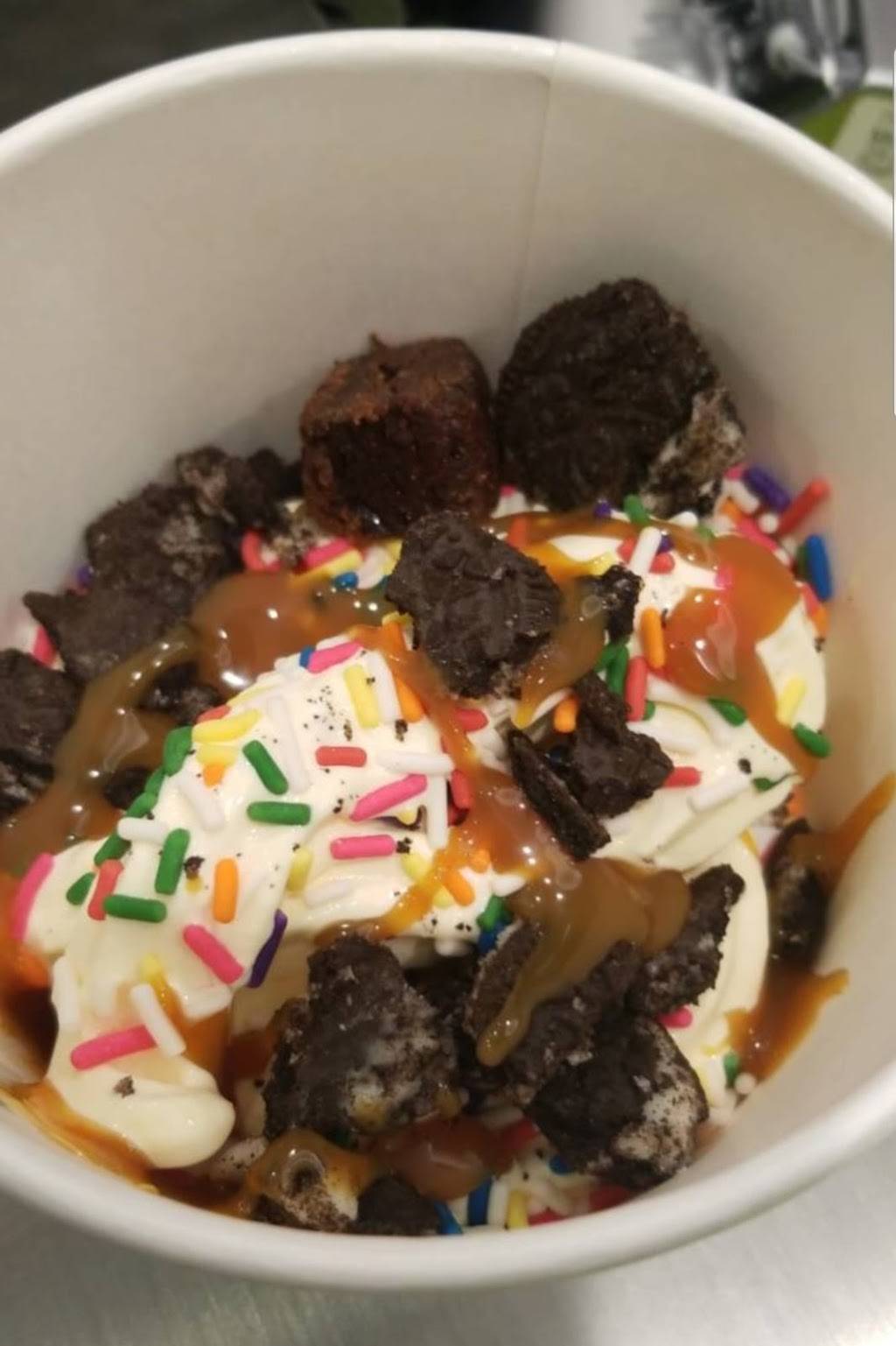 Menchies Frozen Yogurt | bakery | 3090 W Shaw Ave Ste 102, Fresno, CA 93711, USA | 5597955888 OR +1 559-795-5888