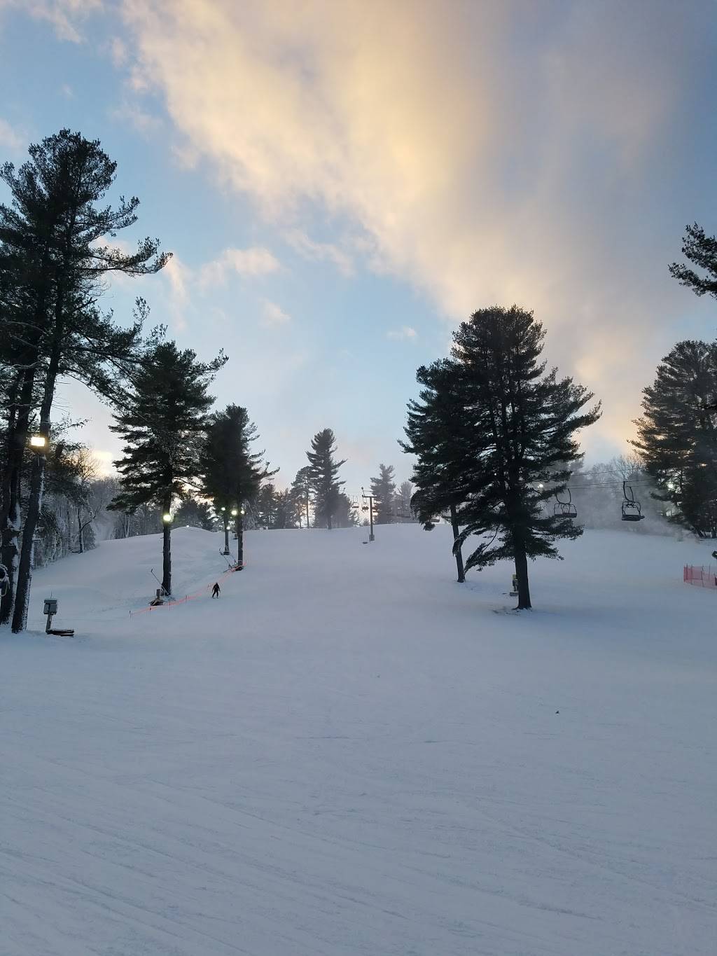 Nashoba Valley Ski Area | restaurant | 79 Powers Rd, Westford, MA 01886, USA | 9786923033 OR +1 978-692-3033