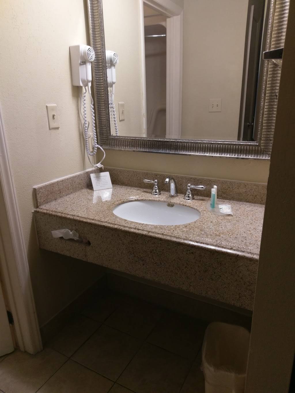 Quality Inn & Suites | restaurant | 4941 Raleigh Rd Pkwy W, Wilson, NC 27893, USA | 2522916400 OR +1 252-291-6400