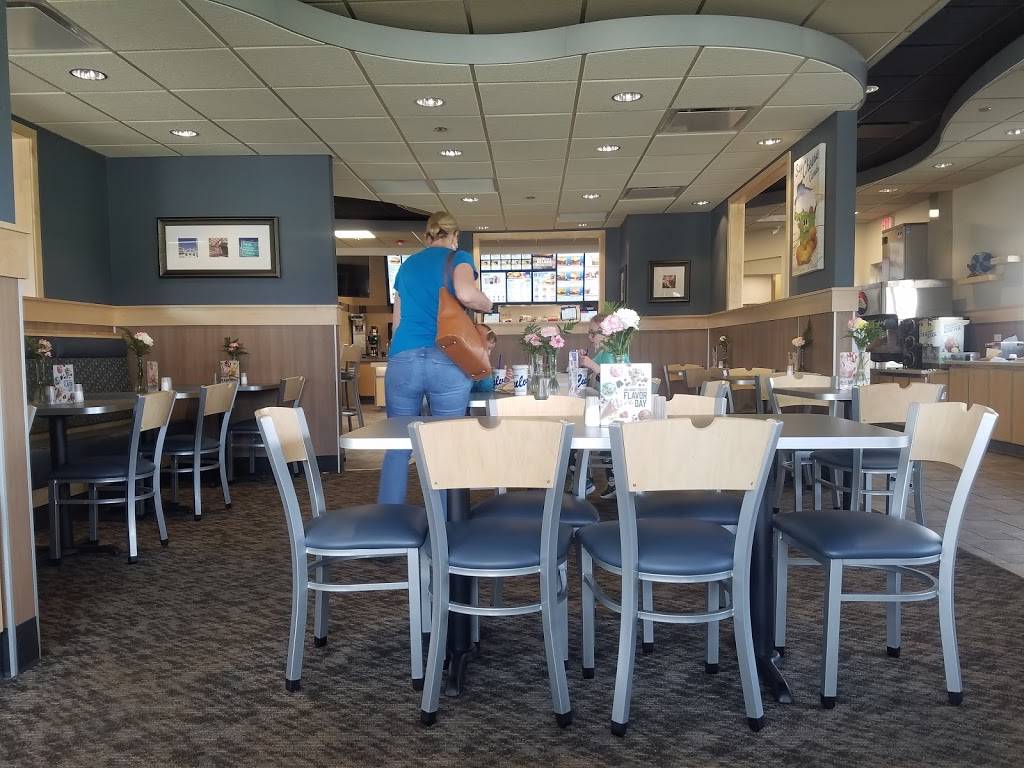 Culvers | restaurant | 400 Pingree Rd, Crystal Lake, IL 60014, USA | 8153569090 OR +1 815-356-9090
