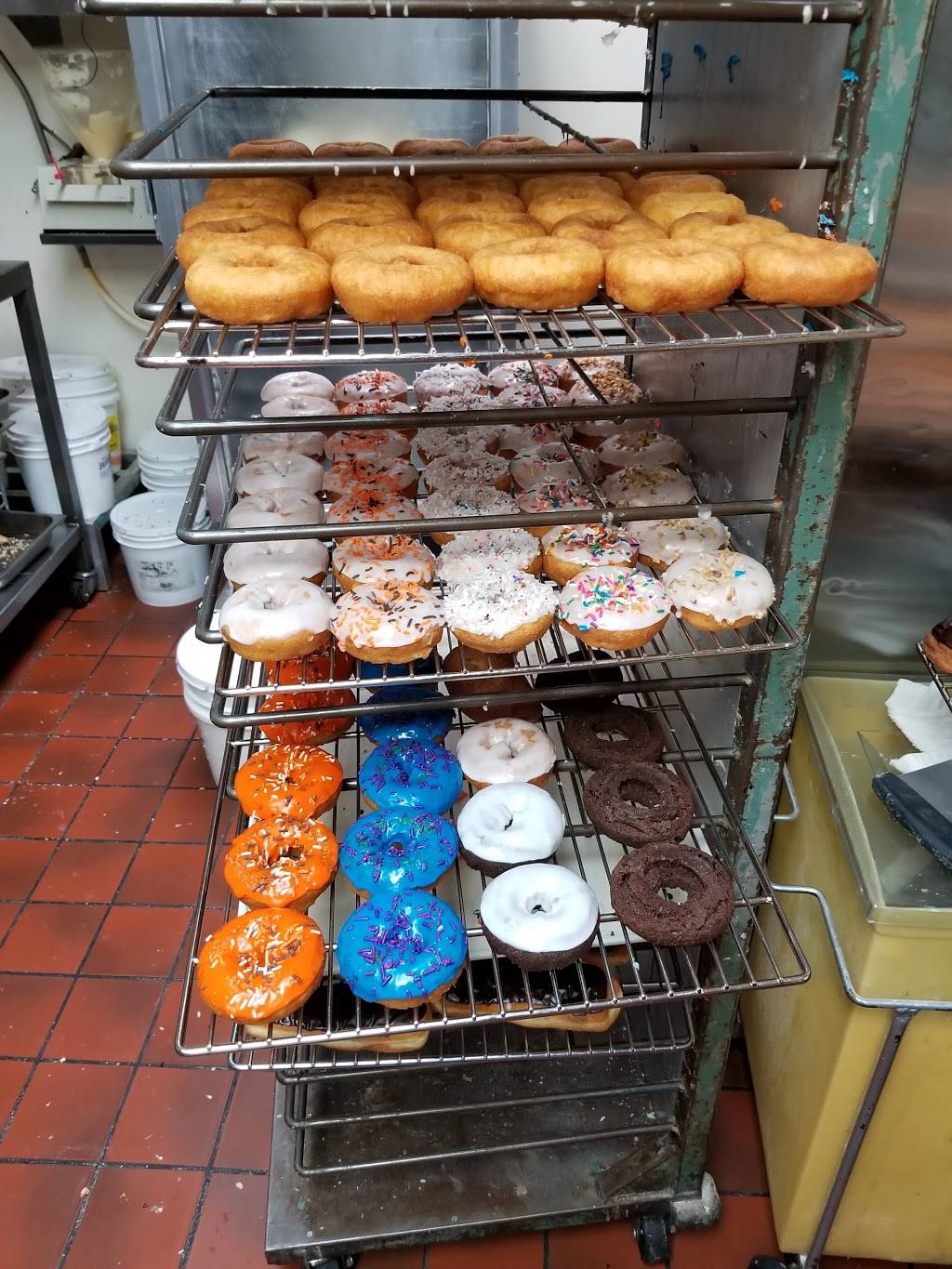 Winchells Donut House | cafe | 101 W Florence Ave, Los Angeles, CA 90003, USA | 3237539850 OR +1 323-753-9850