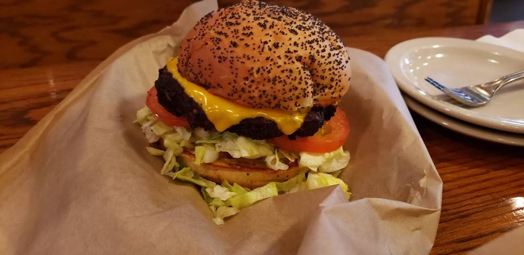 Snuffers Restaurant & Bar | restaurant | 4050 Barton Creek #100, Highland Village, TX 75077, USA | 9723179111 OR +1 972-317-9111