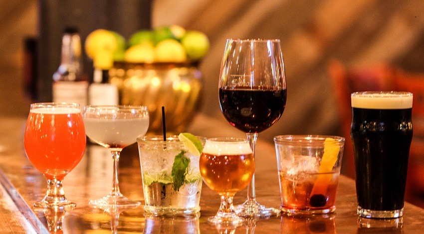 The Diving Elk | restaurant | 1101 4th St, Sioux City, IA 51101, USA | 7122340000 OR +1 712-234-0000