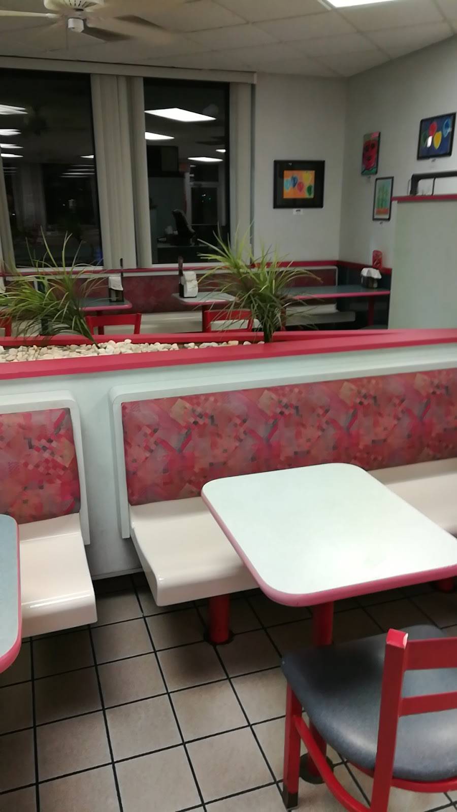 Dairy Queen | restaurant | 12613 IL-143, Highland, IL 62249, USA | 6186542651 OR +1 618-654-2651