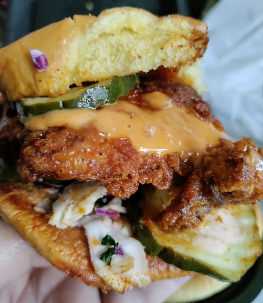 Daves Hot Chicken | restaurant | 3301 S Mooney Blvd Suite 101, Visalia, CA 93277, USA | 5594090770 OR +1 559-409-0770