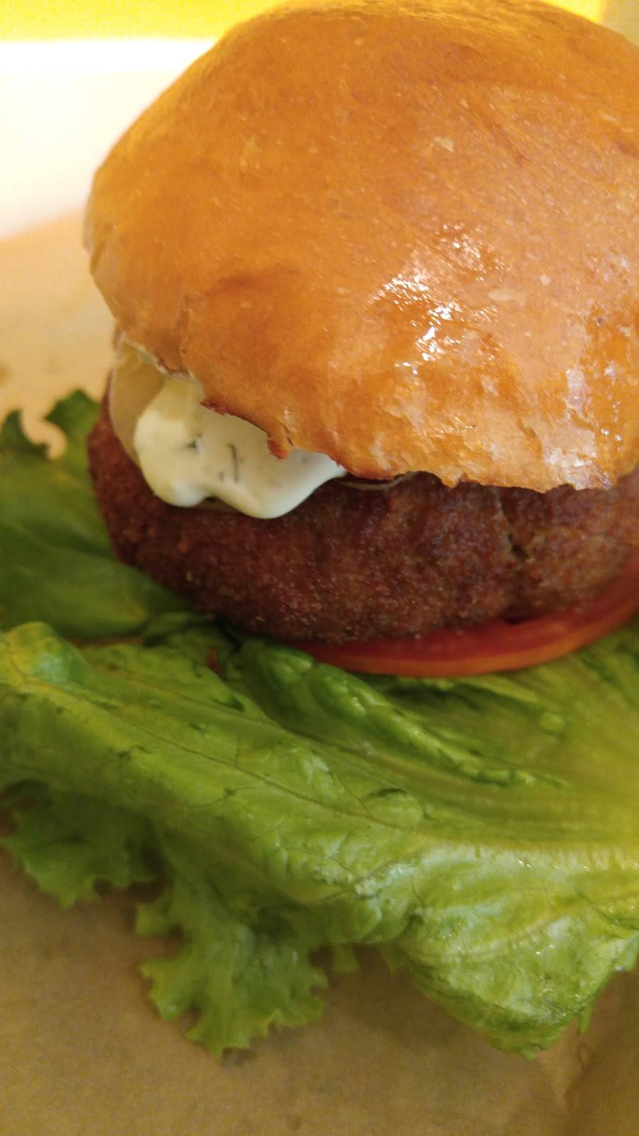 Village Burgers | restaurant | 201 S Estes Dr, Chapel Hill, NC 27514, USA | 9192404008 OR +1 919-240-4008