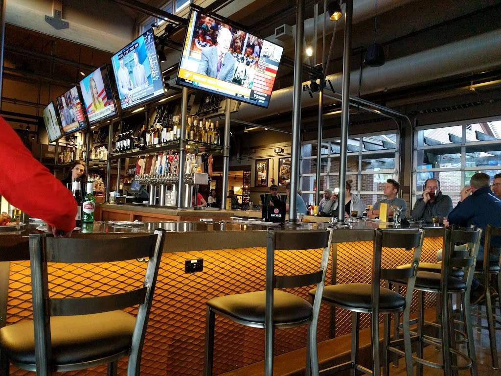 Half Day Brewing Company | restaurant | 200 Village Green S, Lincolnshire, IL 60069, USA | 8478216933 OR +1 847-821-6933