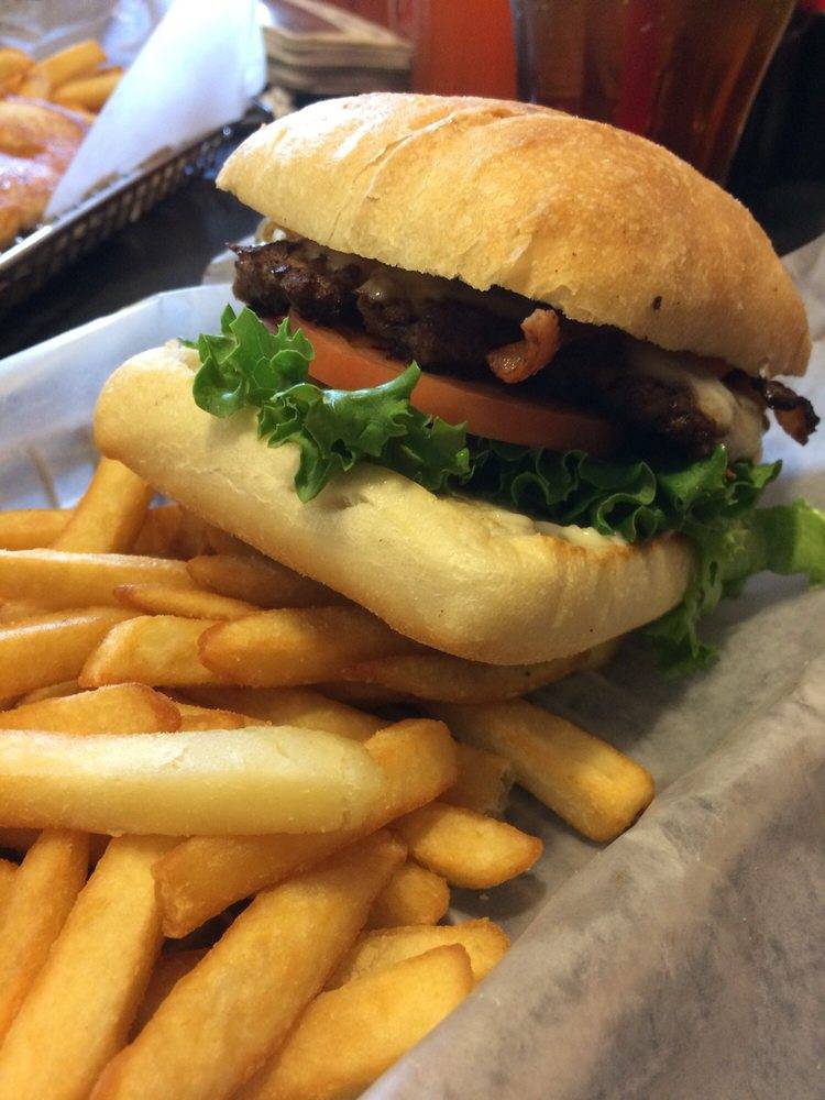 Friendlys | restaurant | 562 N Main St, East Longmeadow, MA 01028, USA | 4137810839 OR +1 413-781-0839