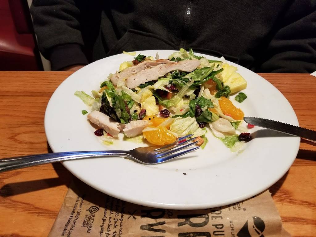 Chilis Grill & Bar | meal takeaway | 5435 W Touhy Ave, Skokie, IL 60077, USA | 8476791425 OR +1 847-679-1425