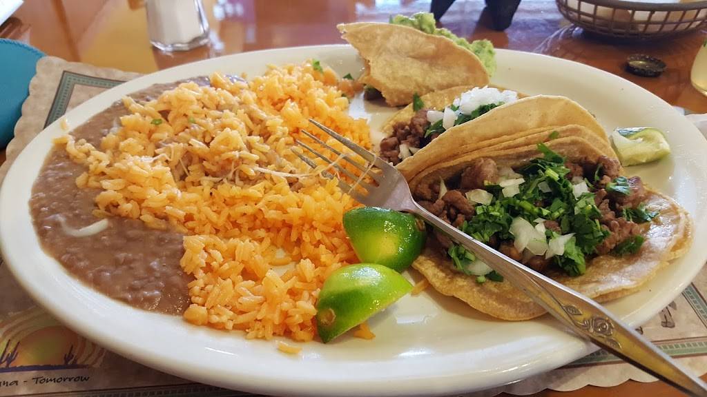 El Burrito Jarocho | restaurant | 1232, 557 Milwaukee Ave, Burlington, WI 53105, USA | 2627671172 OR +1 262-767-1172