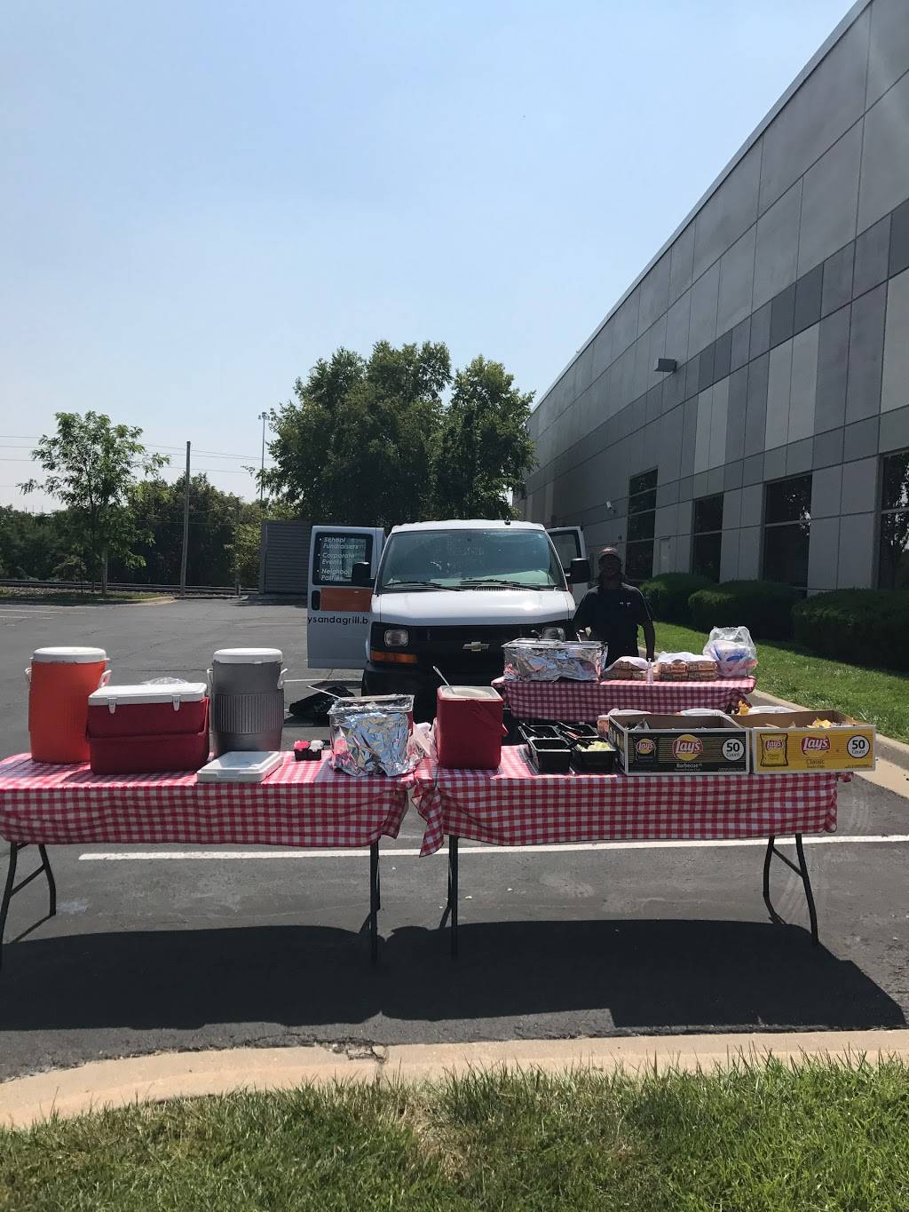 Two Guys and a Grill | restaurant | 109 N Chester St, Olathe, KS 66061, USA | 9133934745 OR +1 913-393-4745