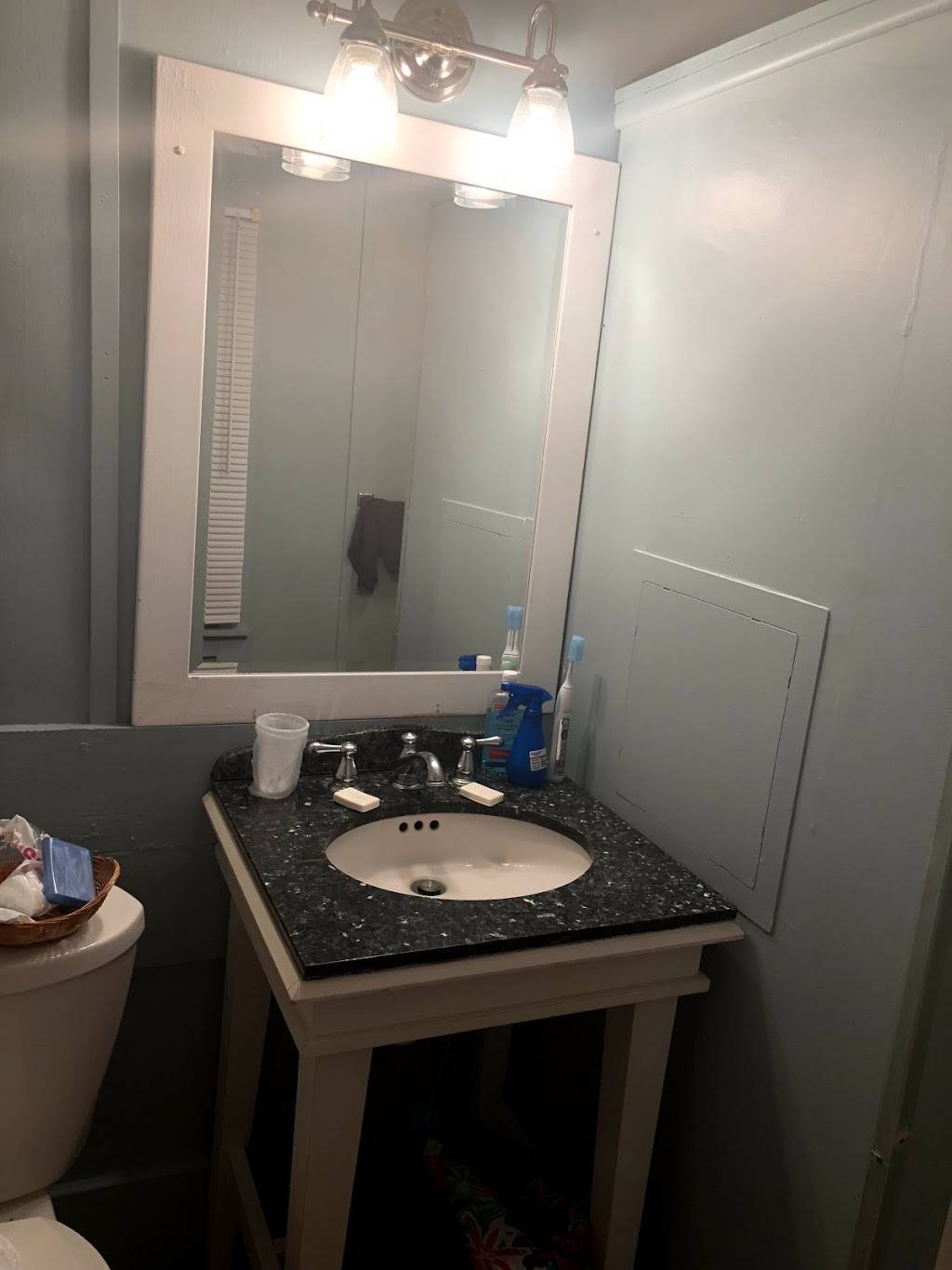 Buzzs Lakeside Inn | restaurant | 5700 N Scenic Dr, Whitehall, MI 49461, USA | 2318938315 OR +1 231-893-8315