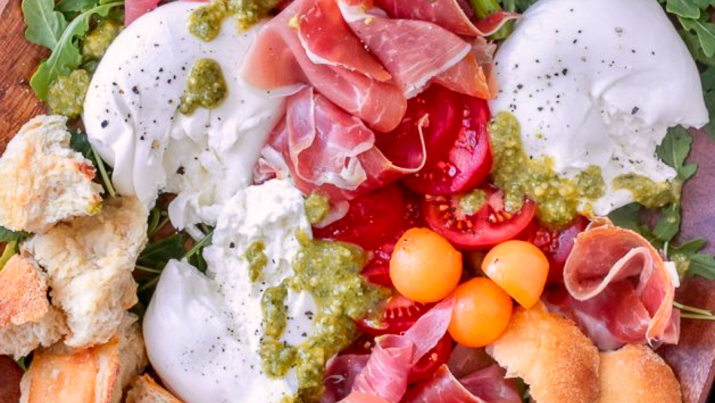 GoGo on the Ocean | restaurant | 561 Shirley St, Winthrop, MA 02152, USA | 6178468866 OR +1 617-846-8866