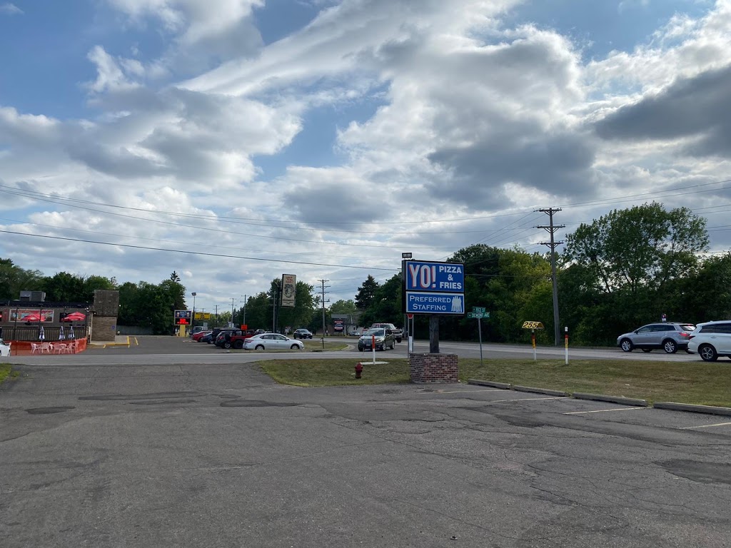 YO! Pizza & Fries | meal takeaway | 2526 Rice St, Little Canada, MN 55113, USA | 6124474121 OR +1 612-447-4121