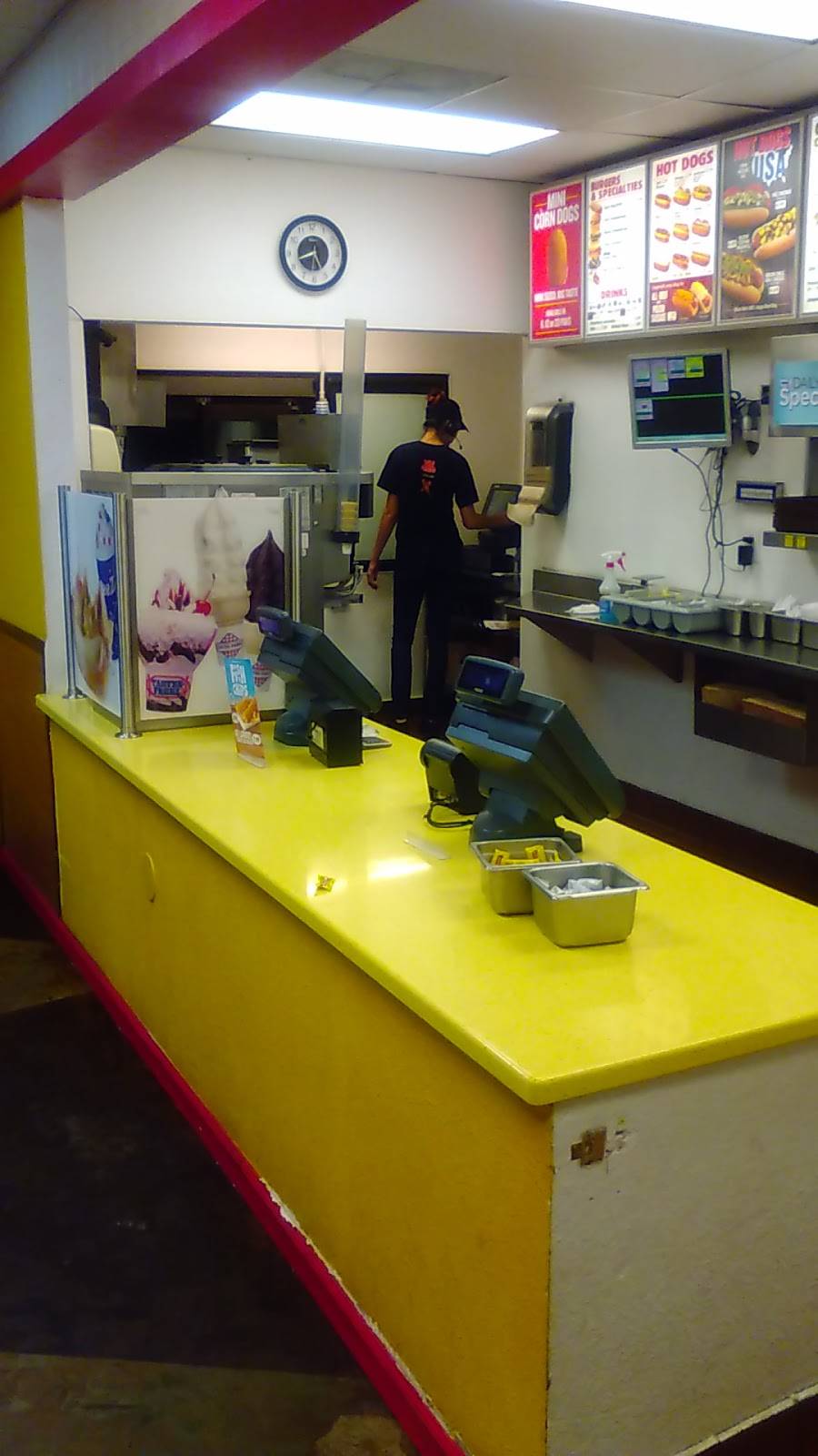 Wienerschnitzel | restaurant | 2464 Florin Rd, Sacramento, CA 95822, USA | 9164276625 OR +1 916-427-6625